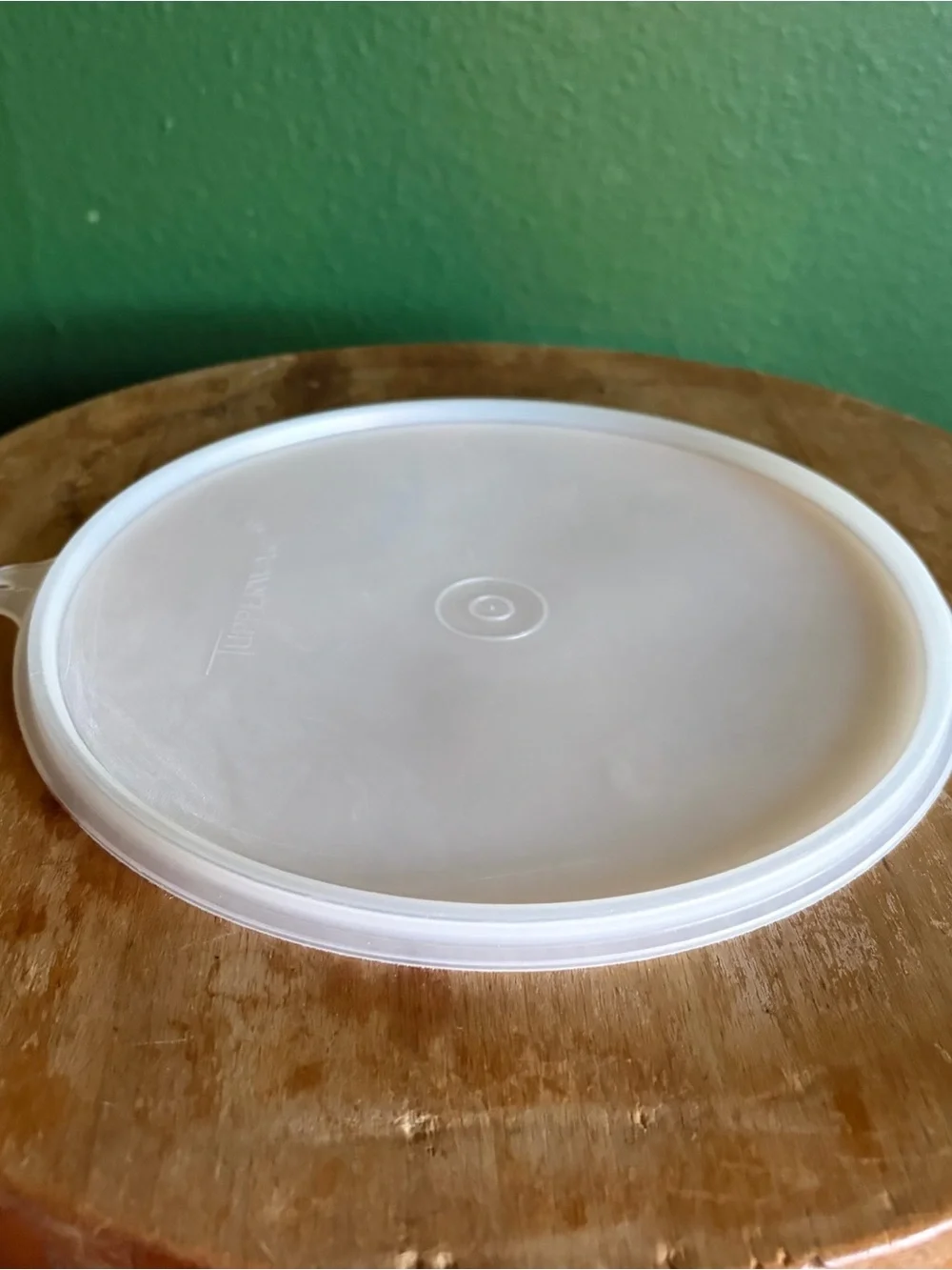 Vintage Tupperware Jel-N-Serve mold with Classic white scalloped design